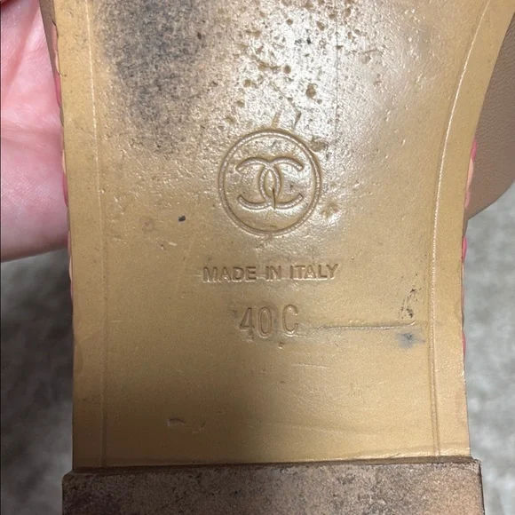 Chanel Tan Cross-Strap Sandals with Minimalist Design - Picture 10 of 10